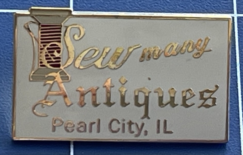 Vintage 🧵SEW MANY ANTIQUES Pearl City, IL ~ Brooch/Lapel Pin