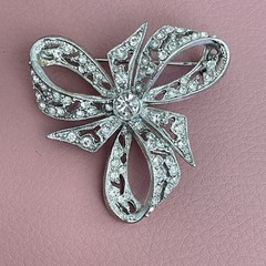Vintage Hattie Carnegie Bow Rhinestone Brooch Signed 1.5 Inches