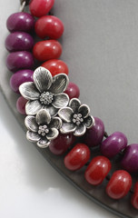 Vintage Fossil heavy red & purple stone glass leather beaded necklace 21″