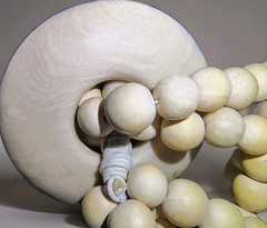 Signed Gerda Lynggaard Monies Vintage Creamy Wood Bone Disc Necklace Denmark