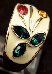 VTG 1980s 18KT HGE CREAM ENAMEL MULTI STONE Dome Cocktail RING Size 10 SIGNED