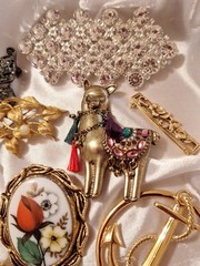 Vintage To Now Brooch Pin Lot Mixed Theme Gold-tone Silvertone Rhinestone…