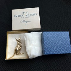 1975 VINTAGE AVON FASHION ACCENTS IN JEWELRY Kangaroo Gold-tone Pin 2.0 in
