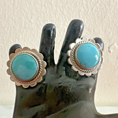 VINTAGE SOUTHWESTERN STYLE STERLING SILVER TURQUOISE SCREW BACK ROUND EARRINGS