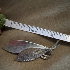 Vintage Mode Art Leaf Brooch Pin, silver tone, 2 in