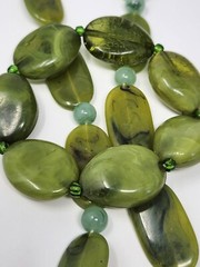 Vintage Green Lucite Faux Jade 18″ Necklace and Elastic Bracelet Set Lightweight