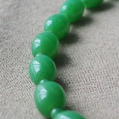 Vintage Green Glass Oval Bead Necklace 44cm 17.3 in Faux Jade Stone Jewelry