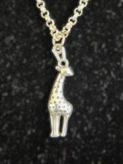 UNUSUAL Vintage GIRAFFE Pendant Necklace 16″ Africa safari – p1108