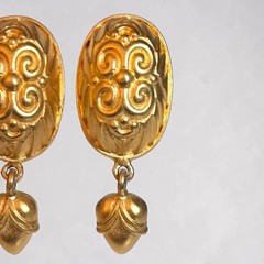 VINTAGE JEAN & KUNIKO SCULPTURAL ETRUSCAN DANGLE DROP CLIP-ON EARRINGS
