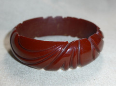 Vintage Bakelite Deep Carved Flower Brown Bangle Bracelet 7.5″ 20mm 30g