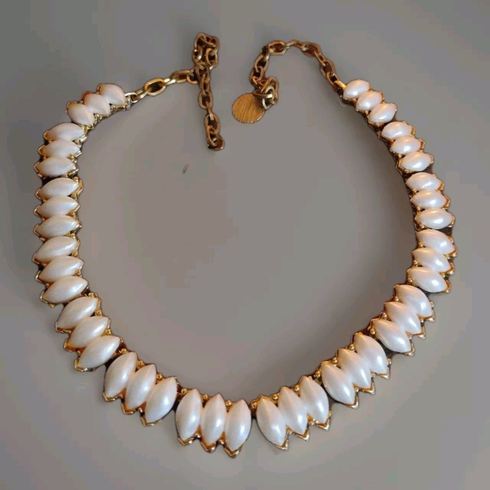 Vintage Retro Gold Tone And Cream Lucite Thermoset Choker Necklace