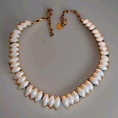 Vintage Retro Gold Tone And Cream Lucite Thermoset Choker Necklace