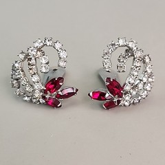 Vintage Hattie Carnegie Rhinestone Clip On Earrings Red Silver Tone Swirl 1 1/8″