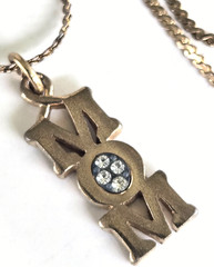 Vintage MOM w/ Clear Rhinestone Gold Tone Pendant Serpentine Chain Necklace 15″