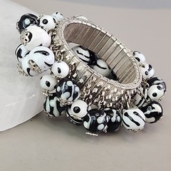 Vintage Glass Beaded Expandable Bracelet Black White Silver Tone 6″