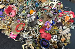 17 Pounds Pierced Vintage To Fashion Mixed Metals Earrings Jewelry Lot #70