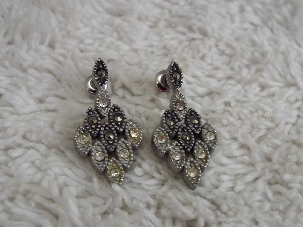 Silvertone Rhinestone Pierced Earrings (B49)