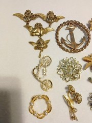 VARIETY OF VINTAGE BROOCHES LOT 21PC wear, repair, parts