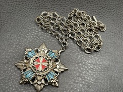 Vintage Silver Tone Maltese Cross Star Medal Pendant Necklace Red Blue Enamel