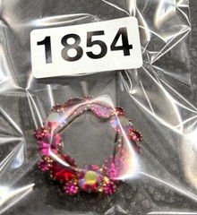 Vintage Red Pink Magenta Crystal Rhinestone Wreath Brooch Pin Gold Tone