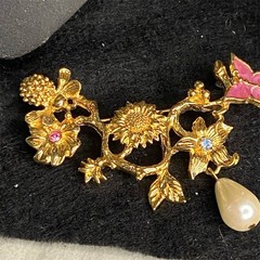 Vintage Avon Garden of Eden Floral Vine Bee Butterfly Brooch Pin Pearl