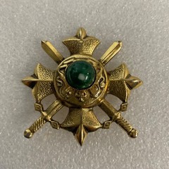 Gold Tone Crossed Swords Brooch Green Cabochon 1.75in 15.2g