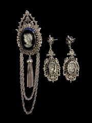 Vintage Intaglio Pendant Pin & Earring Set Silver Tone Carved Hematite Like W8