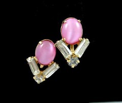 PINK MOONGLOW Glass Stone Vintage EARRINGS Screw Back Goldtone Rhinestone 5/8″