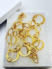Vintage Erwin Pearl gold tone Necklace hammered gold tone 36″ signed