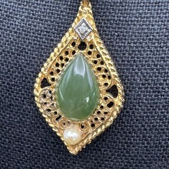 Stunning Vintage Tear-Drop Jade, Pearl, & Diamond Gold-Tone Pendant & Necklace