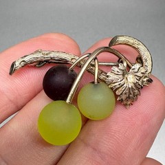 Antique FRENCH PATE-DE-VERRE NOVELTY GRAPE BROOCH GF/Rolled Gold Victorian Glass