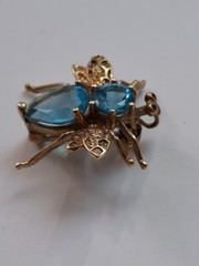 10k Yellow Gold Blue Topaz Bee Bug Fling Insect Pin Pendant Brooch