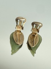 Vintage Swoboda Green Jade Leaf Clip On Earrings Gold Tone Carved Stone MCM