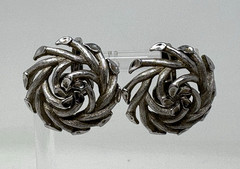 Crown Trifari Brushed Modernist Silver Tone Clip On Earrings Vintage .75 in