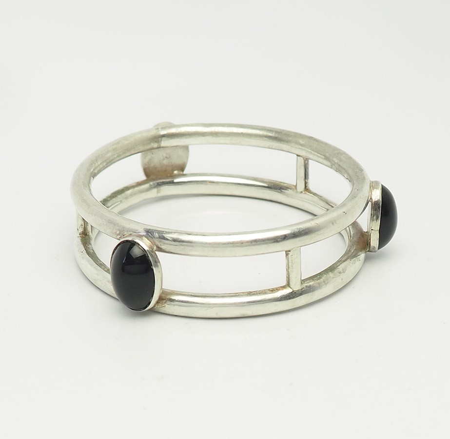 Funky large sterling silver and black onyx cabochons bangle bracelet