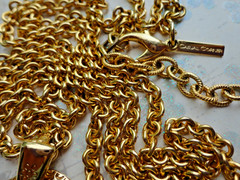 VTG SIGNED CASUAL CORNER GOLDTONE ETRUSCAN STYLE FILIGREE MEDALLION NECKLACE