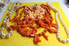 1960’s vintage jewelry lot lucite coral,faux pearls,rhinestone jewelry lot wow