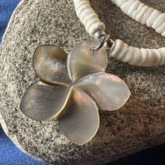 Shell collar white necklace 16″ Abalone shell flower pendant Barrel clasp