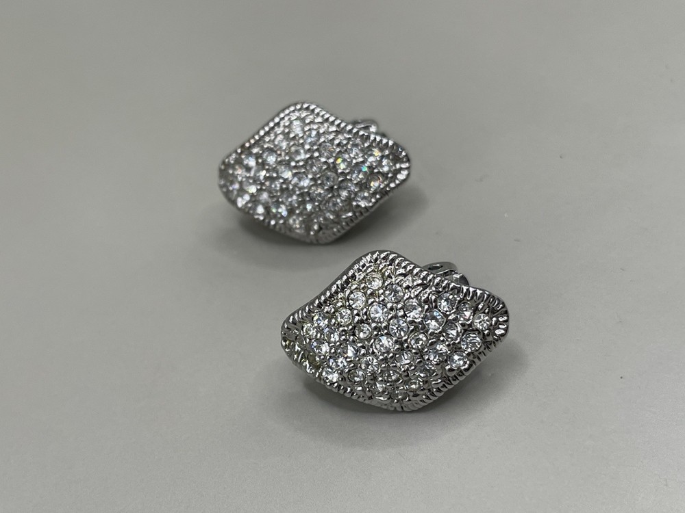Vintage Clear Crystals Rhinestones SilverTone Clip On Earrings 1” Glam