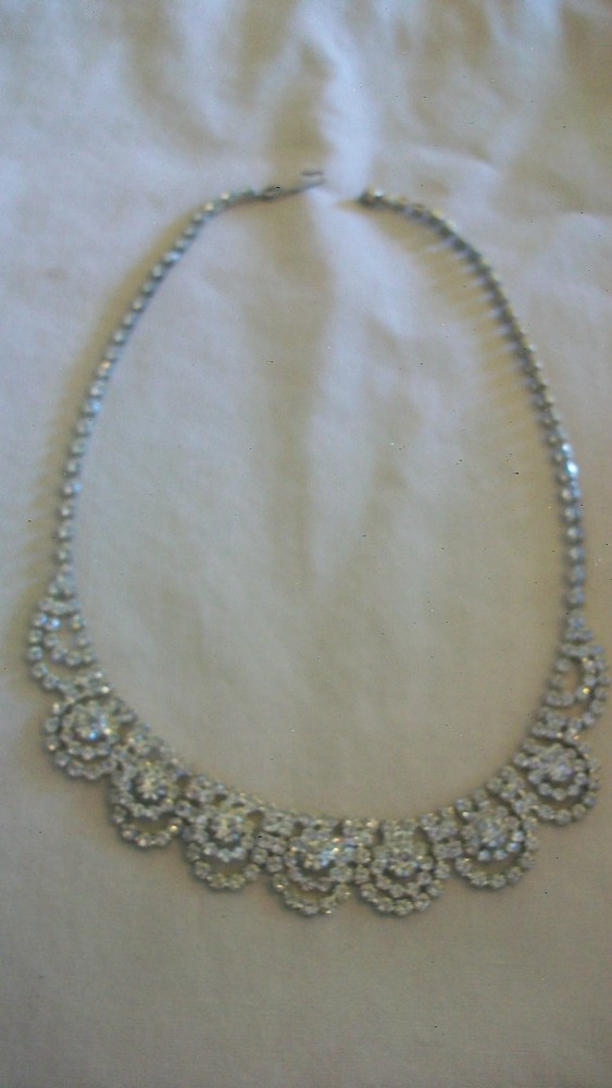 VINTAGE AUSTRIAN CRYSTAL NECKLACE 15.5″ long
