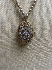 VTG Monet Filigree Rhinestone Oval Scent Locket Gold Tone Beaded Necklace 16-18″
