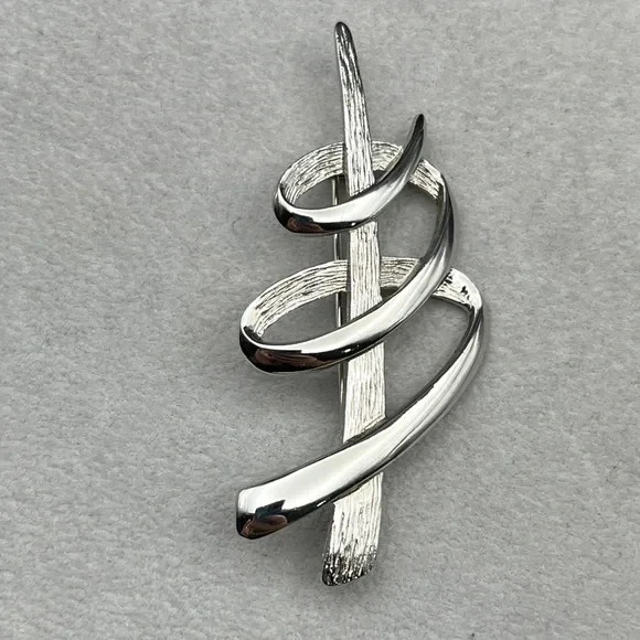 Vintage 1986 JJ Modernist silver tone Christmas Tree brooch pin, 3.5 inches