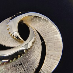 VTG Tona Gold Tone Brooch Pin Swirl Drip Multiple Textures Modernist Signed