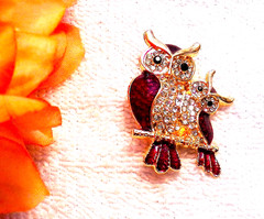 CLASSIC PIN BROOCH OWL AND BABY SOLITARY NOCTURNAL BIRD OF PREY RHINESTONES K13