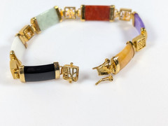 Vtg Six Color Jade w/ Six Chinese Lucky Characters Gold Plated Bracelet 7.5″