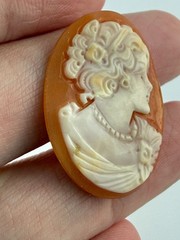 Vintage Loose Hand Carved Shell Cameo Woman Facing Right 29mm x 23mm 2.8g