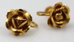 Vintage B&N Bugbee & Niles 3-D rose flower Gold Tone floral Screw Back earrings