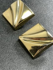 Vintage 1.1” Gold Tone Abstract Light Metal Earrings