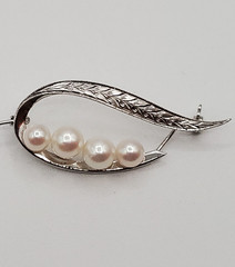 VTG Sterling Silver Brooch 1.75in Leaf Pod 4 Cultured Ivory Pearls MCM 5g Estate