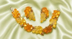 Lisner Gold Tone Molded Frosted Peach /Orange Lucite Earrings& Bracelet